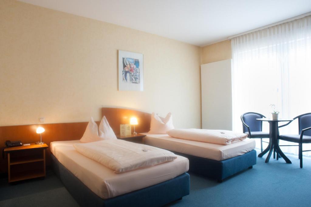 Hotel Stadt Puettlingen Chambre photo
