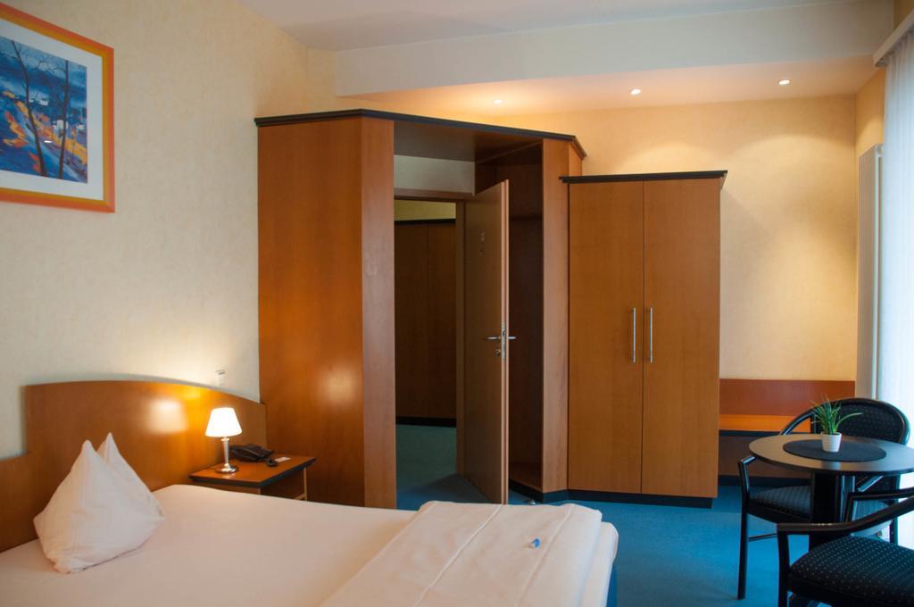 Hotel Stadt Puettlingen Extérieur photo