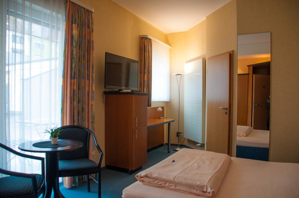 Hotel Stadt Puettlingen Extérieur photo