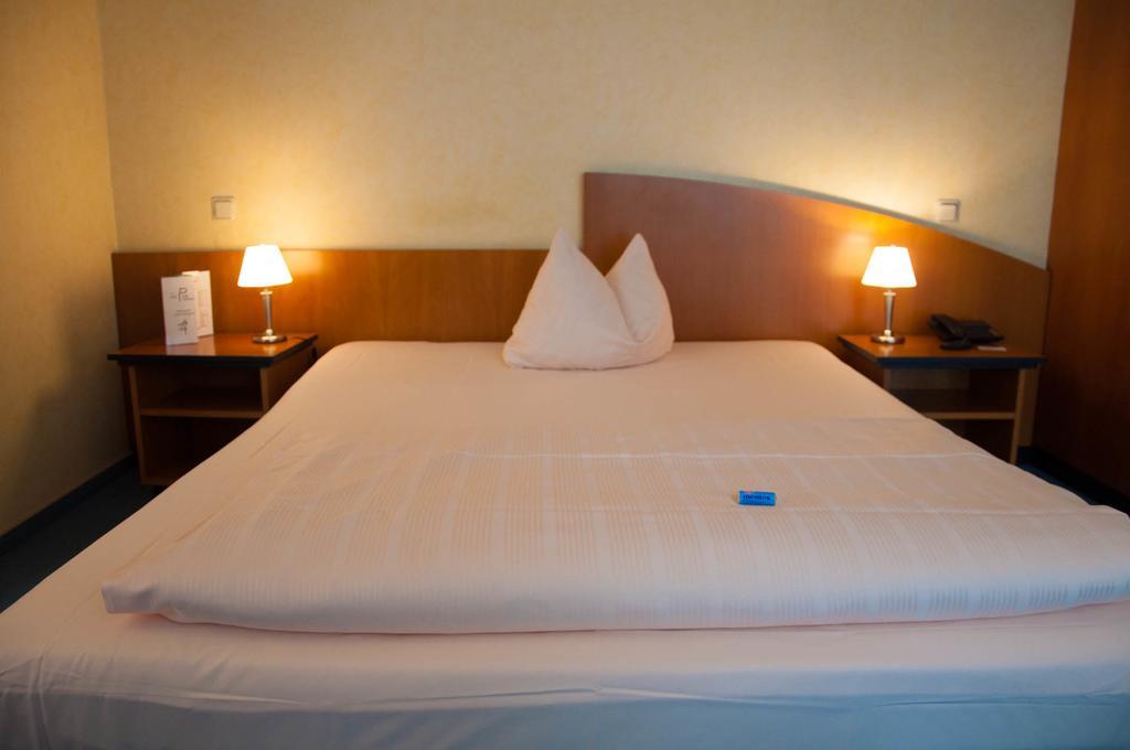 Hotel Stadt Puettlingen Extérieur photo