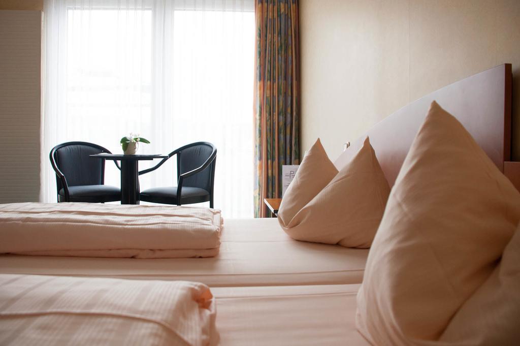 Hotel Stadt Puettlingen Extérieur photo