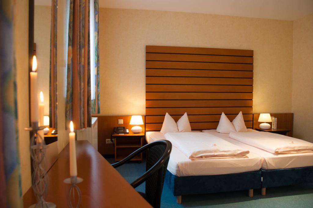 Hotel Stadt Puettlingen Extérieur photo
