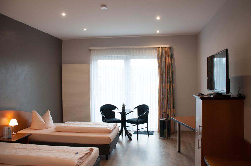 Hotel Stadt Puettlingen Extérieur photo