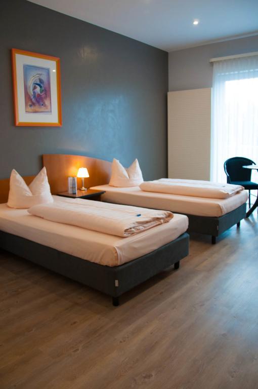 Hotel Stadt Puettlingen Extérieur photo