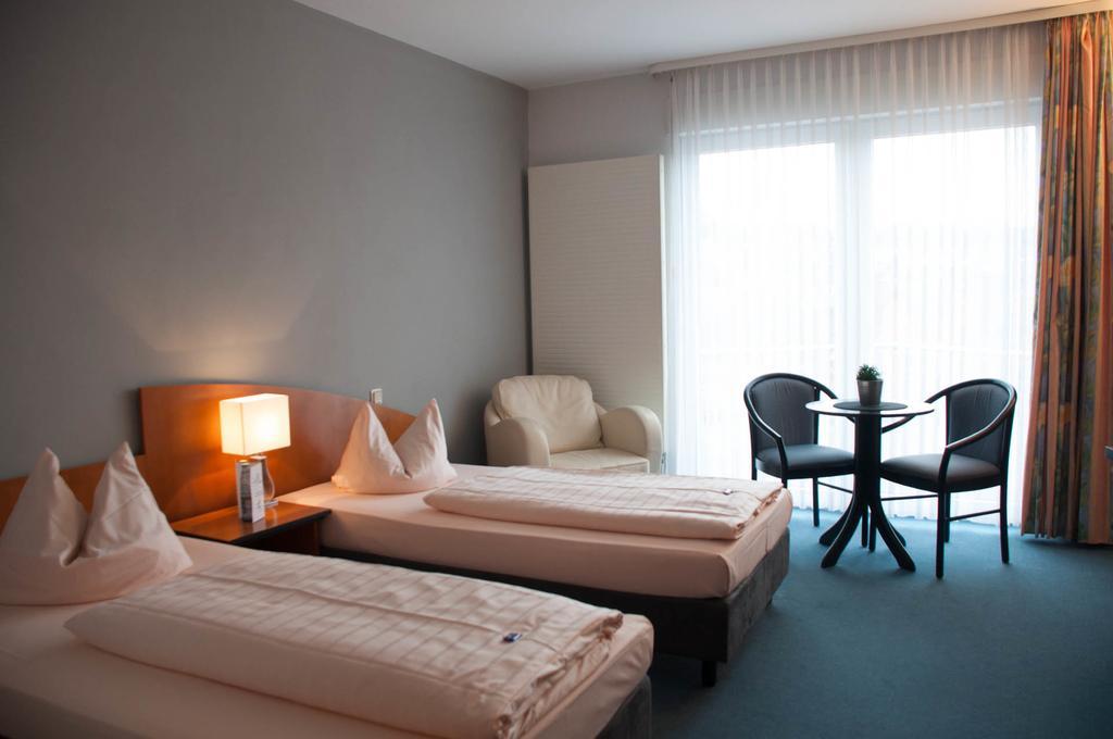 Hotel Stadt Puettlingen Extérieur photo